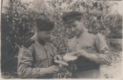 Польша. Сентябрь 1944 г.  "С другом-товарищем по работе тоже украинцем."