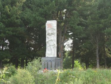 Памятник в селе Азева