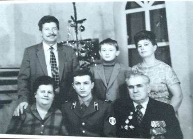 Фото с семьей 1985 год