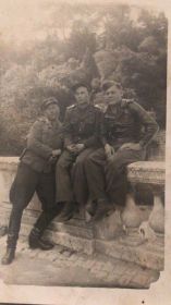 Южная Франция город Ним 05.05.1945 года. Мой дед в центре, со своими боевыми товарищами