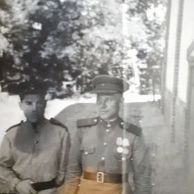 С боевым товарищем ,Краев Аркадий ,Коровинский  Павел .Германия июнь 1945 год.