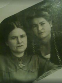 Две родные сестры слева направо: Елена,Евдокия(бабушка)