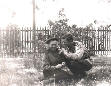С мужем, Германия, 1945 год