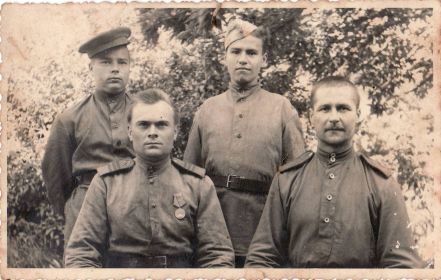 Дедушка в Венгрии с сослуживцами. Дедушка Решульский Илья Иванович справа внизу.