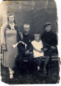 С женой Безносов Антонина Ильинична и дочь Глебова Алевтина Никифоровна