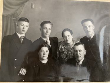 Горошко Пётр Иванович с семьей до войны