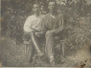 Мой прадед Воронкин Алексей Гаврилович со своим другом - довоенное фото