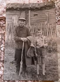 С внуком Владимиром, 1981 г, с.Чёмбор