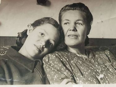 Бабушка- Старцева (Ляховская) Каземира Николаквна  и мама- Иванова (Старцева) Лиана Алексеевна