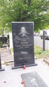 Памятник на могиле Герою в Калининграде