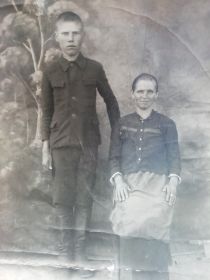 Септа Леонид Григорьевич (13-15 лет) с мамой