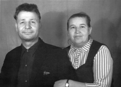 Сергей Потапович со своей супругой Юлией Антоновной, труженицей тыла.