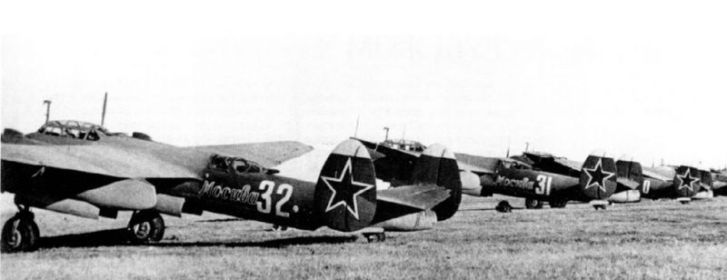 Самолеты Ту-2 №№ 32 и 31 из состава 6 дбап с дарственной надписью «Москва», октябрь 1944 г.