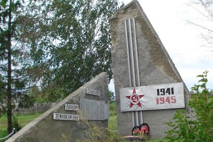 Памятник «Слава павшим землякам» в селе Мураевня Милославского района Рязанской области.