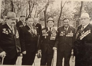 Папа на встрече ветеранов 312 Смоленской стрелковой дивизии в Москве в 1981 году.