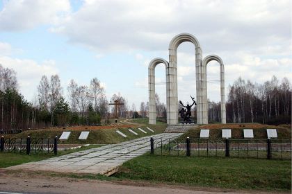 Мемориальный комплекс: РСФСР, Калужская область, Мосальский район, деревня Барсуки.