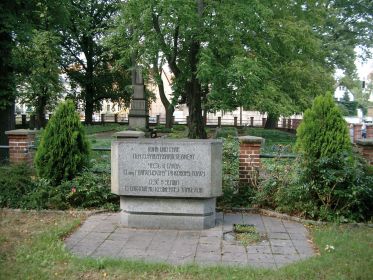 Захоронение: ФРГ (Bundesrepublik Deutschland), земля Саксония (Freistaat Sachsen), р-н Баутцен (Bautzen), г. Баутцен (Bautzen), мемориальное кладбище / ул. Мускауэр Штрасе (Muskauer Straße).