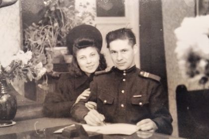 Николай Игнатьевич во время регистрации брака   с Ниной Тимофеевной Травкиной в ЗАГСе г.  Риги, 1950 год.