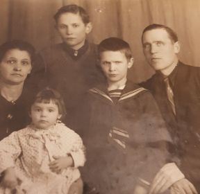 Папу призвали на фронт (подпись дочери Гали). 1941 год.