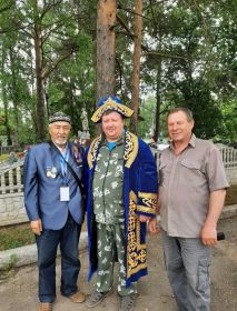 Казахский шапан командиру ПО " Комбат"