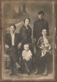 Степан Умрихин с семьёй Конобейских, Бийск, 1928 год