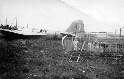 46 сбап. 1941 год. г. Шауляй. Бомбардировщик СБ с тактическим номером 7, на аэродроме.