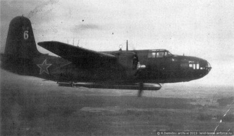 1 гв. мтап. 20.08.1944 г.  Дуглас A-20G «Бостон» (Douglas A-20G “Boston”) № 6, с подвешенной торпедой.