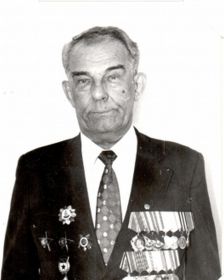 Гвардии полковник БЕЛОВ Е. М.