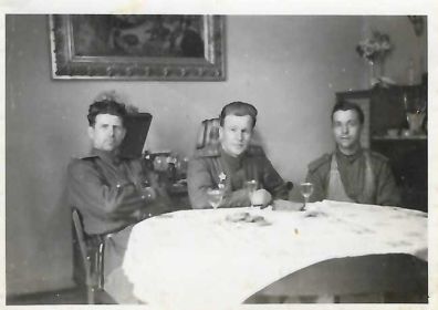 28 марта 1945 год. Венгрия. С боевыми товарищами ЗИМИН ВАСИЛИЙ СТЕПАНОВИЧ