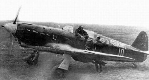 Як-1, советский одномоторный самолёт-истребитель Второй мировой войны, материальная часть 273 истребительного авиационного полка. Авт. описание: "273 иап. Истребитель Як-1 «Смерть фашизму"..