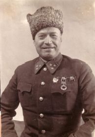 Отец старшего сержанта КОСТЕНКО П. Ф. - Командующий Юго - Западным фронтом генерал - лейтенант Костенко Фёдор Яковлевич (1896-1942).