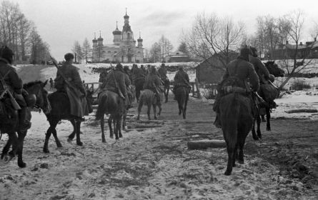 15.12.1941 г. Кавалеристы корпуса генерала БЕЛОВА ПАВЛА АЛЕКСЕЕВИЧА (1897 - 1962) на марше.