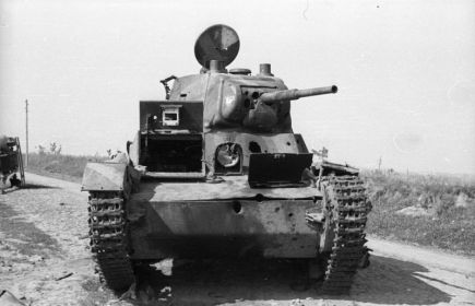 Лёгкий танк Т-26, в т. ч. материальная часть 77 танкового полка.