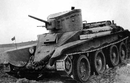 Лёгкий колёсно - гусеничный танк БТ-2, в т.ч. материальная часть 54 танкового полка.