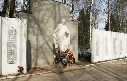 Захоронение: РСФСР, Смоленская область, Вяземский район, г. Вязьма, ул. Докучаева 63, Екатерининское кладбище, Мемориал Славы.