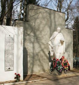 Захоронение: РСФСР, Смоленская область, Вяземский район, г. Вязьма, ул. Докучаева 63, Екатерининское кладбище, Мемориал Славы.