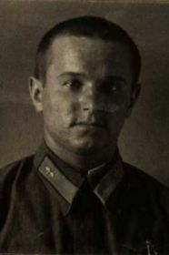 Лётчик - слушатель лейтенант СМЫСЛЕНОВ В. П.