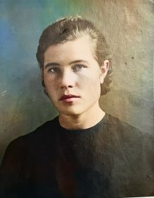 Фото июнь 1940 года будущей Супруги Карасевой Татьяны Сергеевны из семейного архива Е Б Хорольцевой Мироновой Саратов