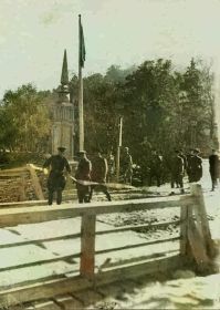генерал-полковник Колпакчи открывает движение по 60-тонному мосту на р.Висла