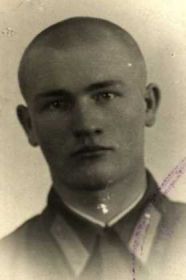 Штурман экипажа лейтенант УЛЬЯНКИН Г. П. (07.02.1919 - 29.06.2006).