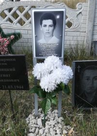 Мемориальная табличка на месте захоронения Юрия Павловича Воскресенского