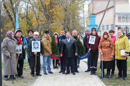 семью воина в Коротояке встречал глава Н.В. Трофимов. 22 октября 2022