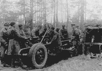 Ремонт машины батальона. Район р.Днепр. Осень 1943г.