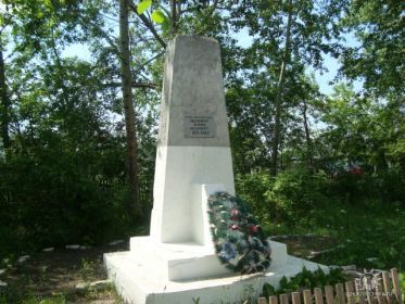 Памятник Герою Советского Союза Сидельникову В.М. создан по проекту комсомолки Аллы Здроковой, открыт в 1967 году