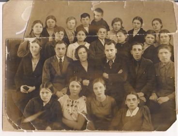 Май 1941 года, 8 класс железнодорожной школы № 7, совсем скоро учителя будут призваны на фронт... домой никто не вернулся