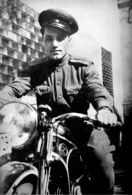 Победа! Хамункин Иван Федосеевич на чешском мотоцикле CZ. 13 мая 1945 года, Чехословакия, город Брно.
