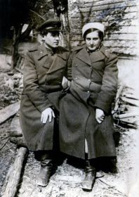 Супруги Хамункины Иван Федосеевич и Мария Васильевна. 24 марта 1945 года, Венгрия, город Пуставам.