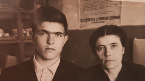 Жена Толстикова Улита Марковна и сын Степан Васильевич (1939 г.р.проживает в г.Красноярск)