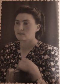 Дочь Виктория Васильевна,1931 г.р. Фото 1954 года.