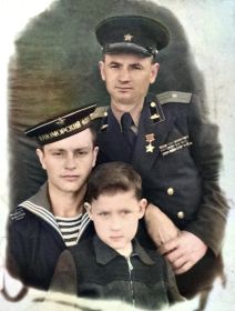 С племянником (матрос Черноморского флота) и сыном